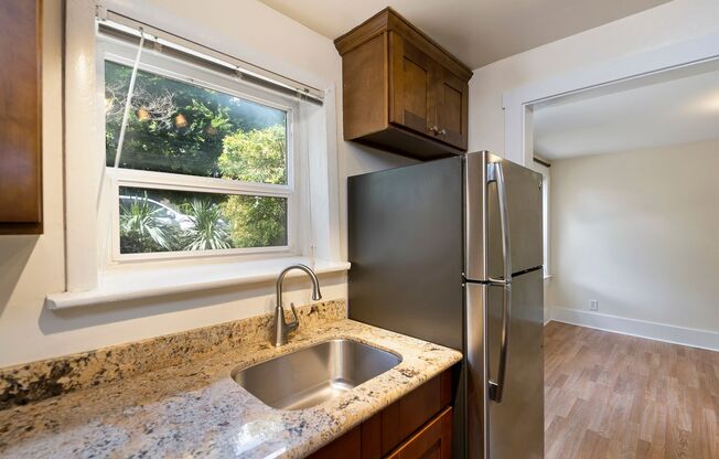 Studio, 1 bath, 359 sqft, $1,095, Unit 103