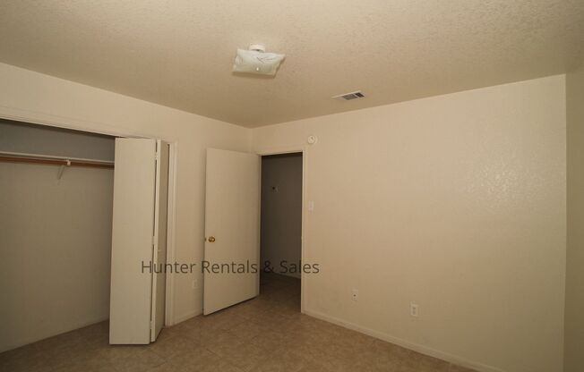 3 beds, 2 baths, $1,075