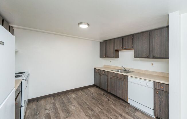 2 beds, 1 bath, 844 sqft, $1,050, Unit Unit 39