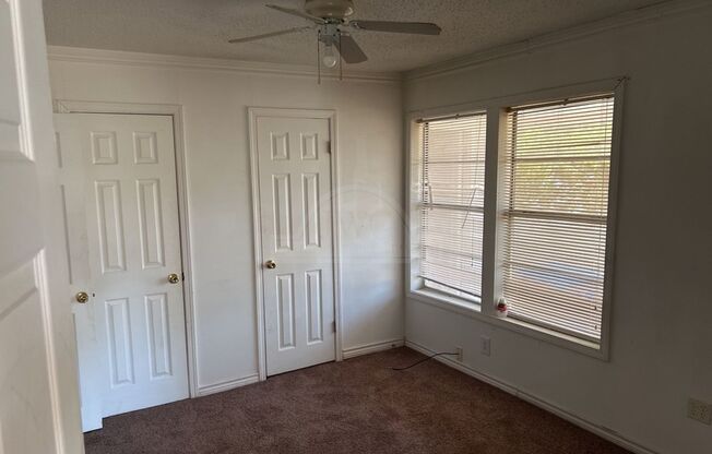 3 beds, 1 bath, $925