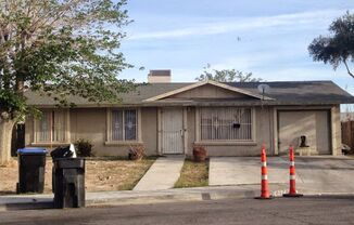 SIMPLY STUNNING! LUXURIOUS 3 BEDROOM 1 BATHROOM HOUSE! ONE MONTH FREE MOVE IN SPECIAL