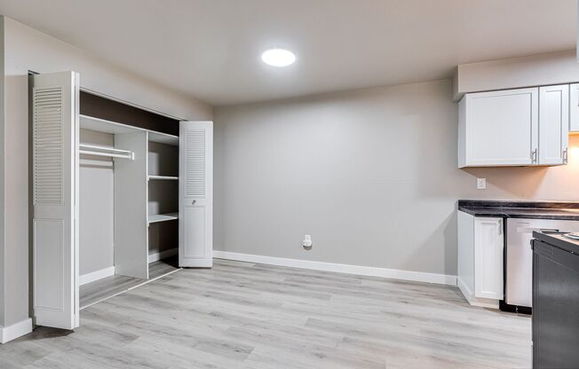 Maple Crest Apartments (Calumet Grove)