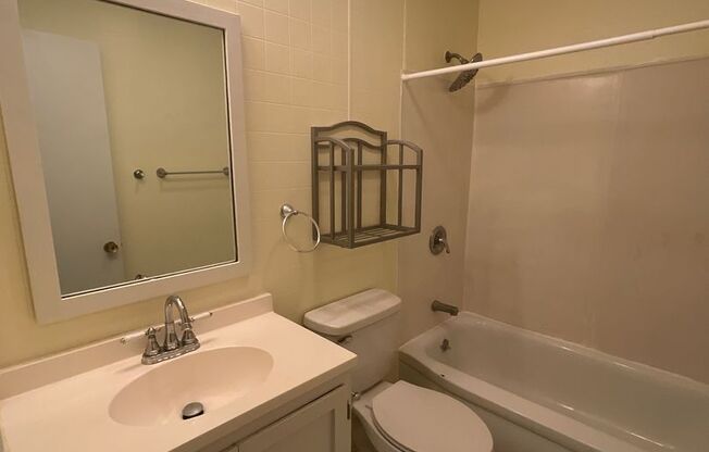 2 beds, 1 bath, $995