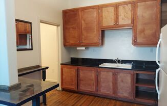 2 beds, 1 bath, 700 sqft, $940, Unit 07