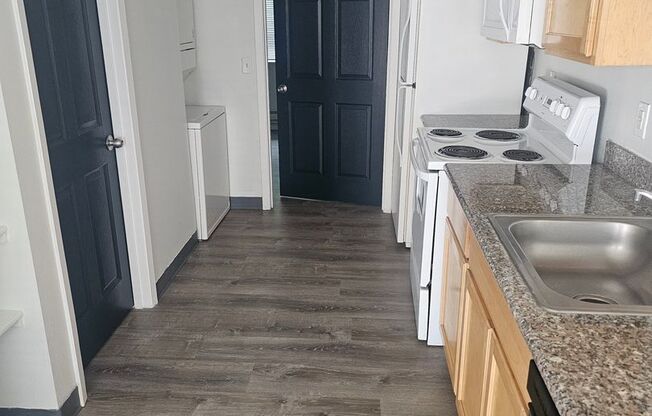 2 beds, 1 bath, 700 sqft, $1,200, Unit 221