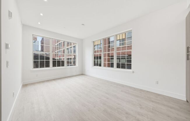 1 bed, 1 bath, 810 sqft, $1,900