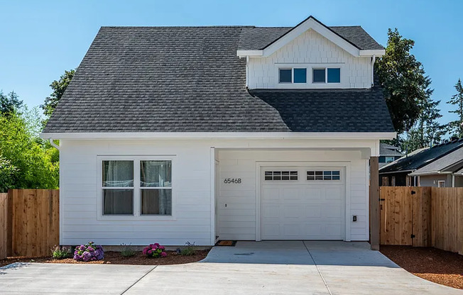 ✨Modern 2BD/2BA Townhome-Style Unit in Foster-Powell – Prime Location!✨