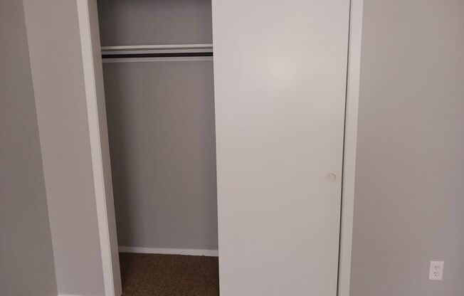 2 beds, 1 bath, 864 sqft, $920