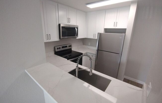 Studio, 1 bath, 468 sqft, $1,995, Unit A09