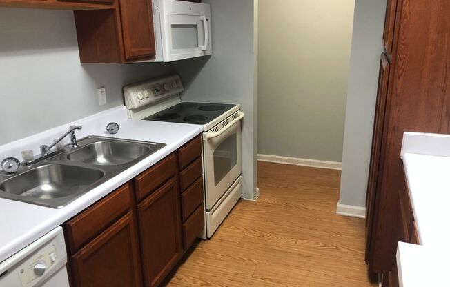 2 beds, 1 bath, 1,000 sqft, $995