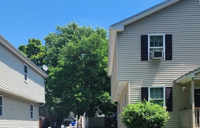 135 MOXON ST