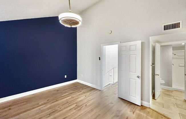 Amazing 2B/2.5BA townhome with bonus loft & Washer/Dryer in Spring Valley!