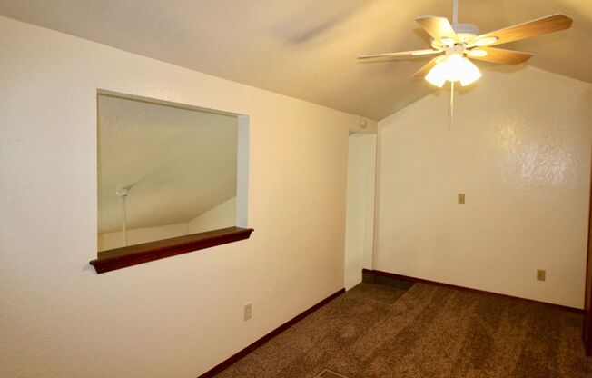 2 beds, 1 bath, 850 sqft, $850, Unit 11B