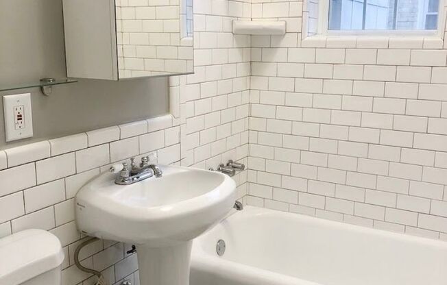 1 bed, 1 bath, 700 sqft, $1,795, Unit 729-104