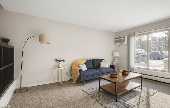 Studio, 1 bath, 425 sqft, $1,095, Unit 154
