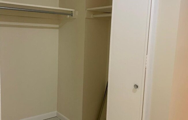 Studio, 1 bath, 550 sqft, $1,925, Unit 6D