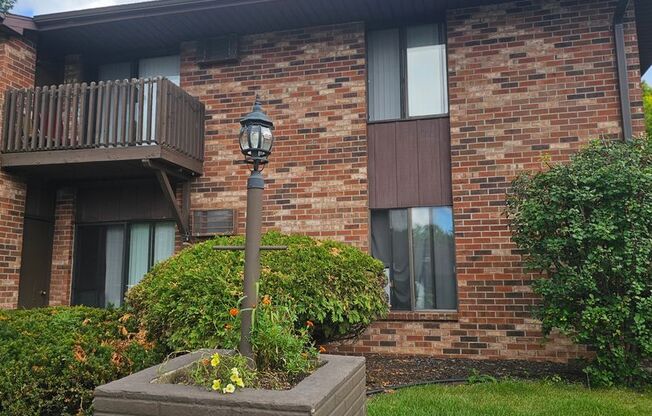 2 beds, 1 bath, 970 sqft, $1,149, Unit FB   5106