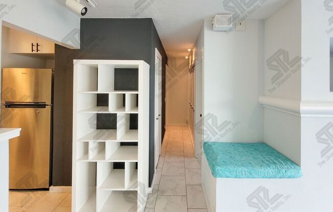 AVAILABLE 11/3/25 1BR / 1Bath / 1Pkg Condo Rental at Hale Luana!