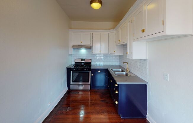 Arwyn Manor Apartments...New York Style..Newly Remodeled Apartments...Hardwood Floors! CALL NOW!