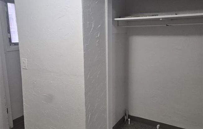 1 bed, 1 bath, $999, Unit #7