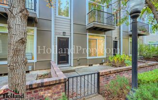 Fabulous 2 Bed 2.5 Bath Townhome in Hillsboro! NEW PRICE!