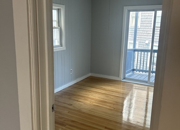 2 beds, 1 bath, $2,800, Unit 2