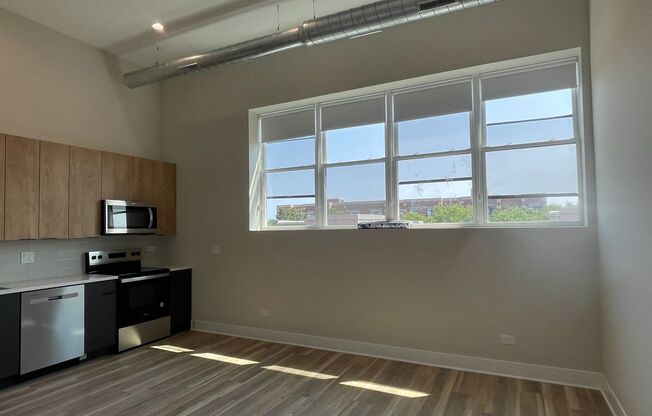 Studio, 1 bath, 415 sqft, $1,599, Unit 407