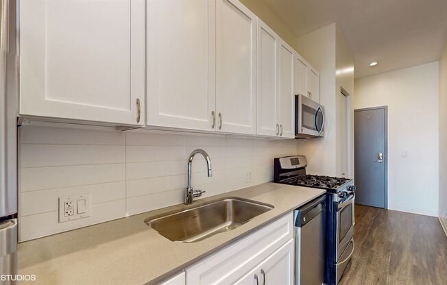 1 bed, 1 bath, 642 sqft, $1,995, Unit 830-204