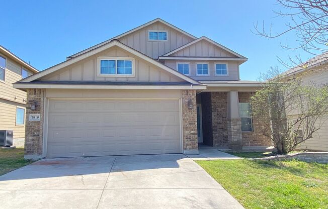 Converse~Gorgeous 3 bedroom 2.5 Bath with Lake & Greenbelt View