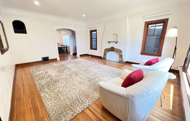 PCD - 4303 E 3rd St