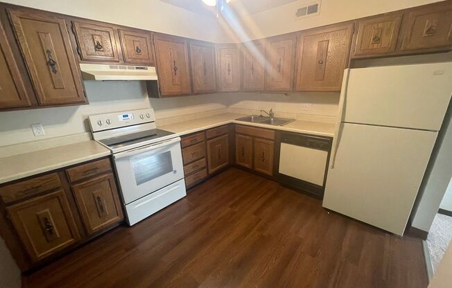 2 beds, 1 bath, 840 sqft, $1,095, Unit 10