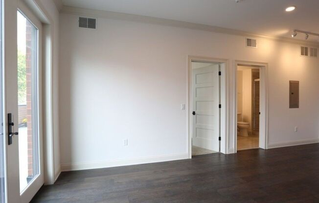 1 bed, 1 bath, 870 sqft, $1,945, Unit 304