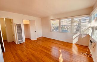 2 beds, 1 bath, $2,650, Unit 120#01