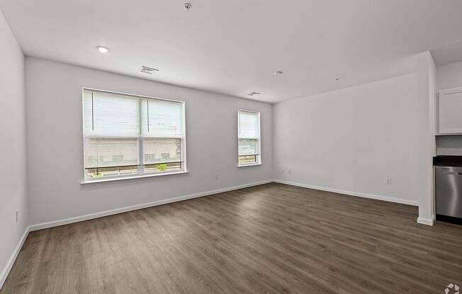Studio, 1 bath, 700 sqft, $1,200, Unit Apt 312