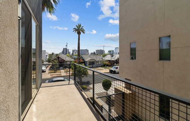820 N 8TH Avenue