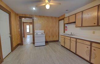 1 bed, 1 bath, 942 sqft, $695, Unit lower