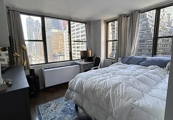 2 beds, 1 bath, 900 sqft, $5,400, Unit 9E