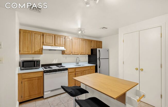 1 bed, 1 bath, 1,000 sqft, $2,700, Unit 1