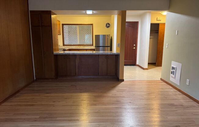 1 bed, 1 bath, 640 sqft, $1,325, Unit 25