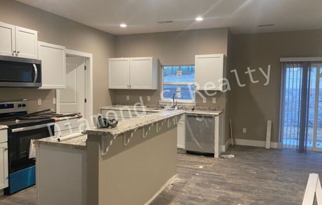 Gorgeous 4 Bedroom Ozark House Coming Early September!