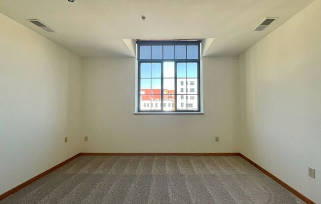1 bed, 1 bath, 590 sqft, $1,300, Unit 221