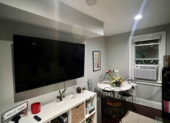 3 beds, 2 baths, 1,100 sqft, $5,200, Unit 2