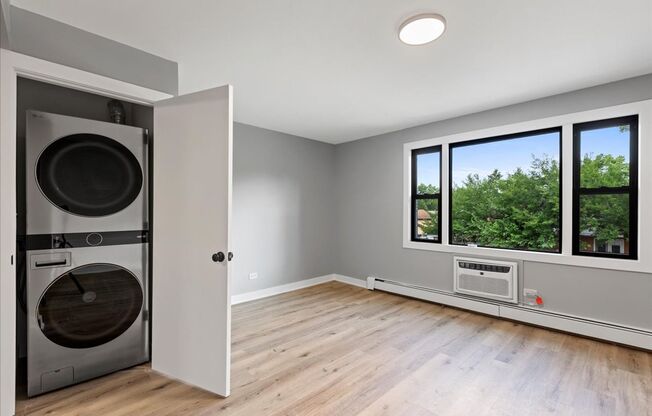 Maple Grove Apartments - Luxury and Convenience in Mundelein!