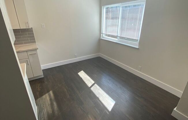 3 beds, 1 bath, 975 sqft, $2,399, Unit 206