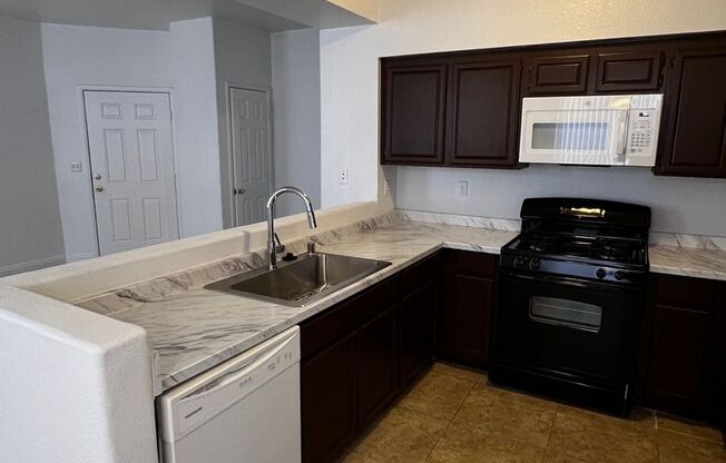 Great 3 bedroom condo Summerlin Pkwy/Buffalo 1700/mo