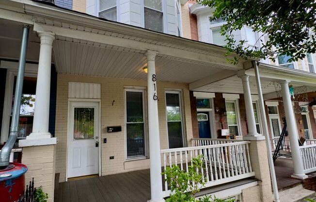 Charming 3 Bedroom/2.5 Bathroom Townhome in Hampden!