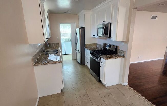 3 beds, 2 baths, $3,300