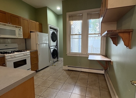 2 beds, 2 baths, 1,000 sqft, $3,750, Unit 16