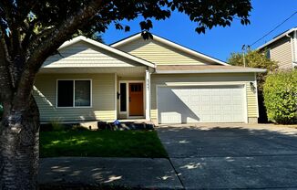 Immaculate 4Bd/2Ba home in Rose City Park neighborhood of NE Portland!! Solar, EV Charging Ready, fully fenced yard!