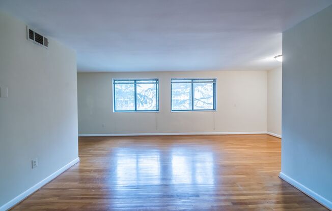 Rare Large Efficiency (552 Sq Ft) Close To Courthouse Metro In Adams House - Utilities Included!